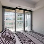 Luxury 1- Bedroom Steps From Parliament Hill