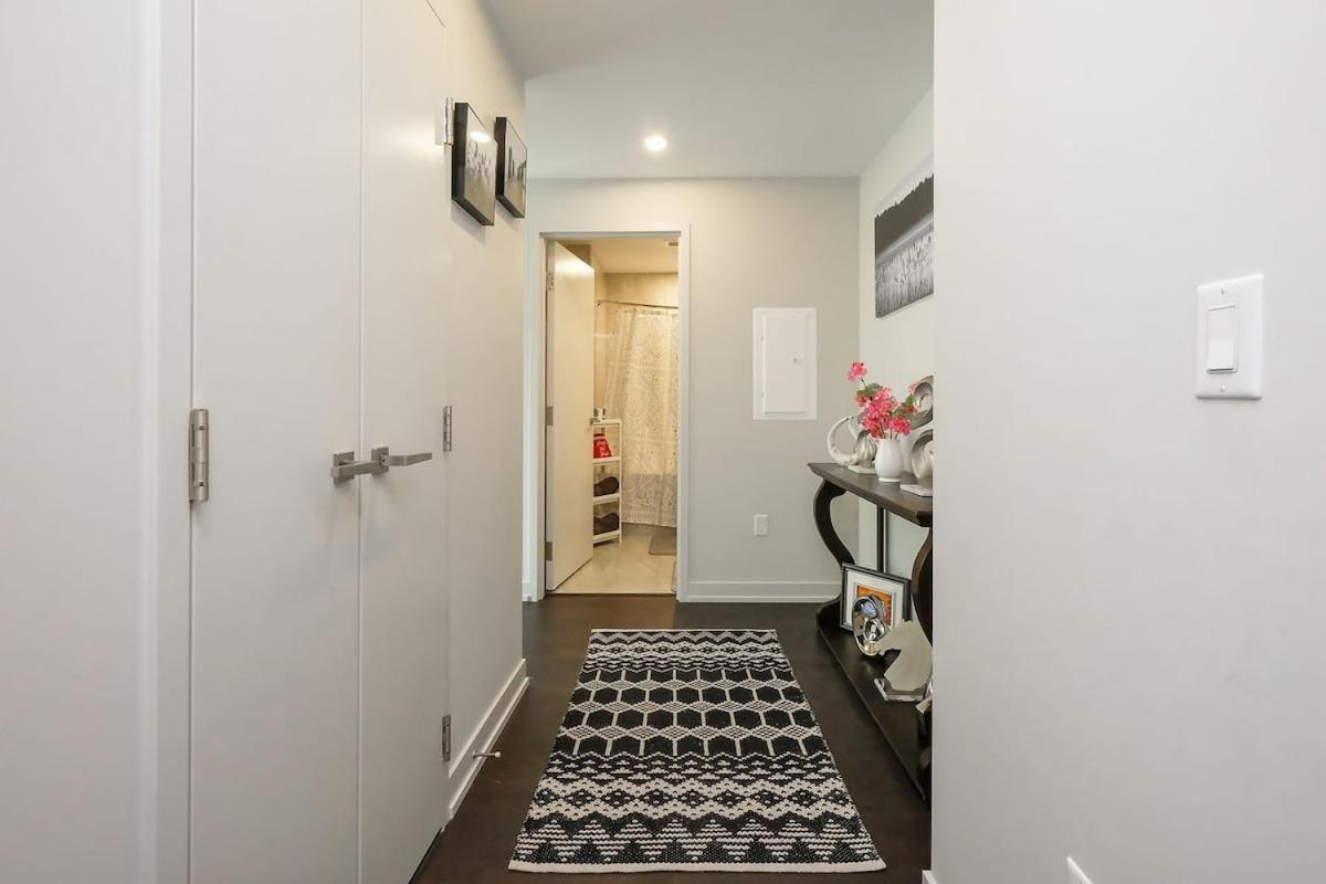 Apartment Luxury 1- Bedroom Steps From Parliament Hill *