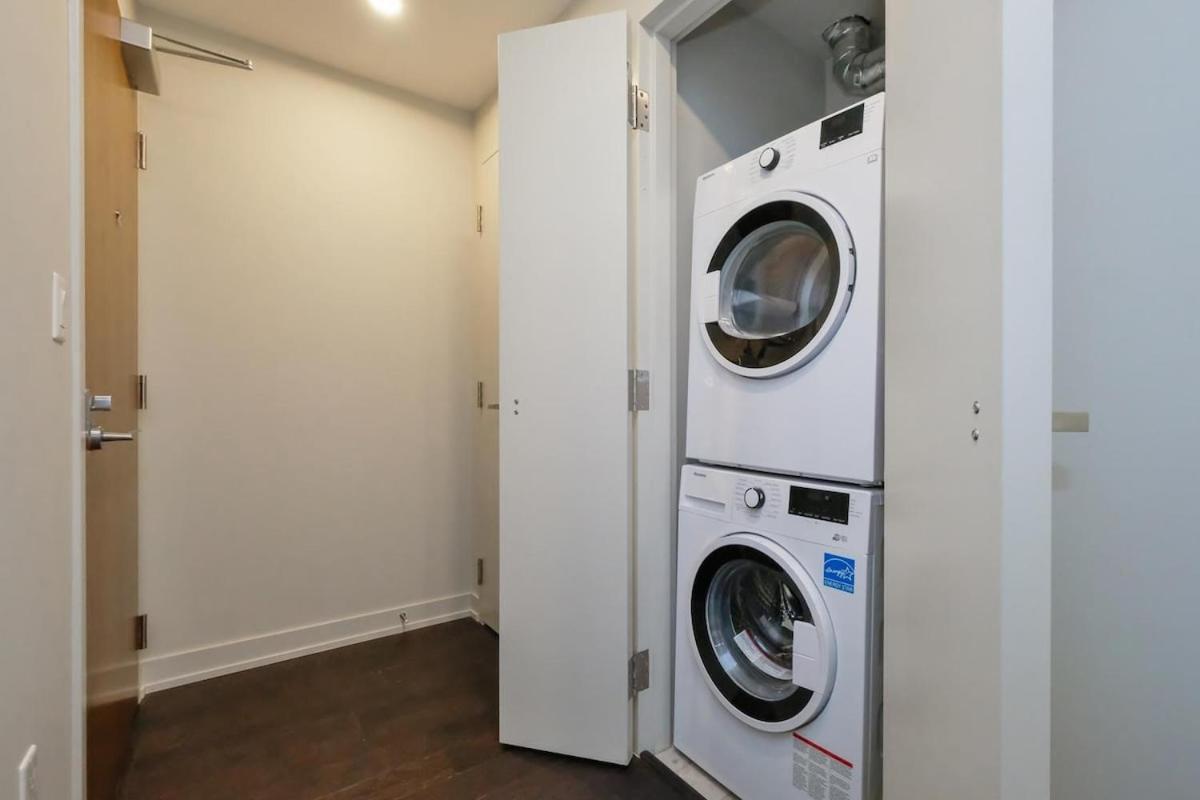 Luxury 1- Bedroom Steps From Parliament Hill Apartment *