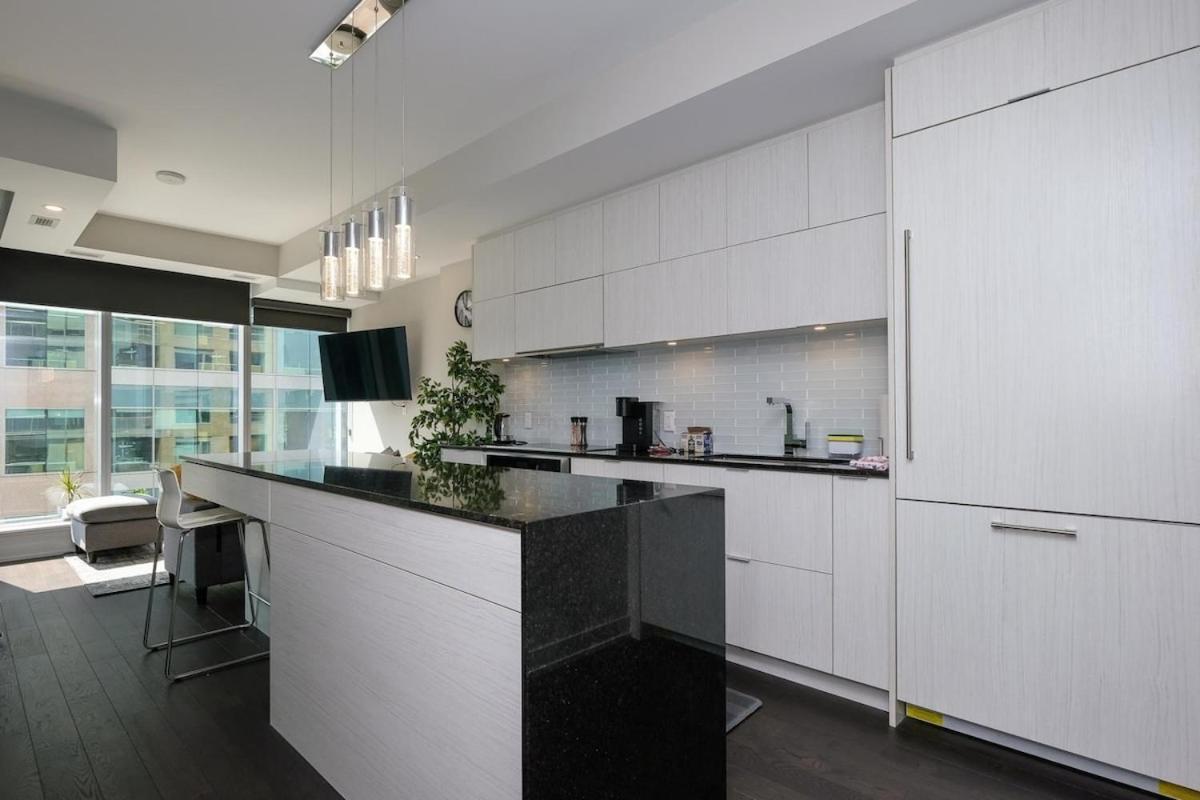 Apartment Luxury 1- Bedroom Steps From Parliament Hill