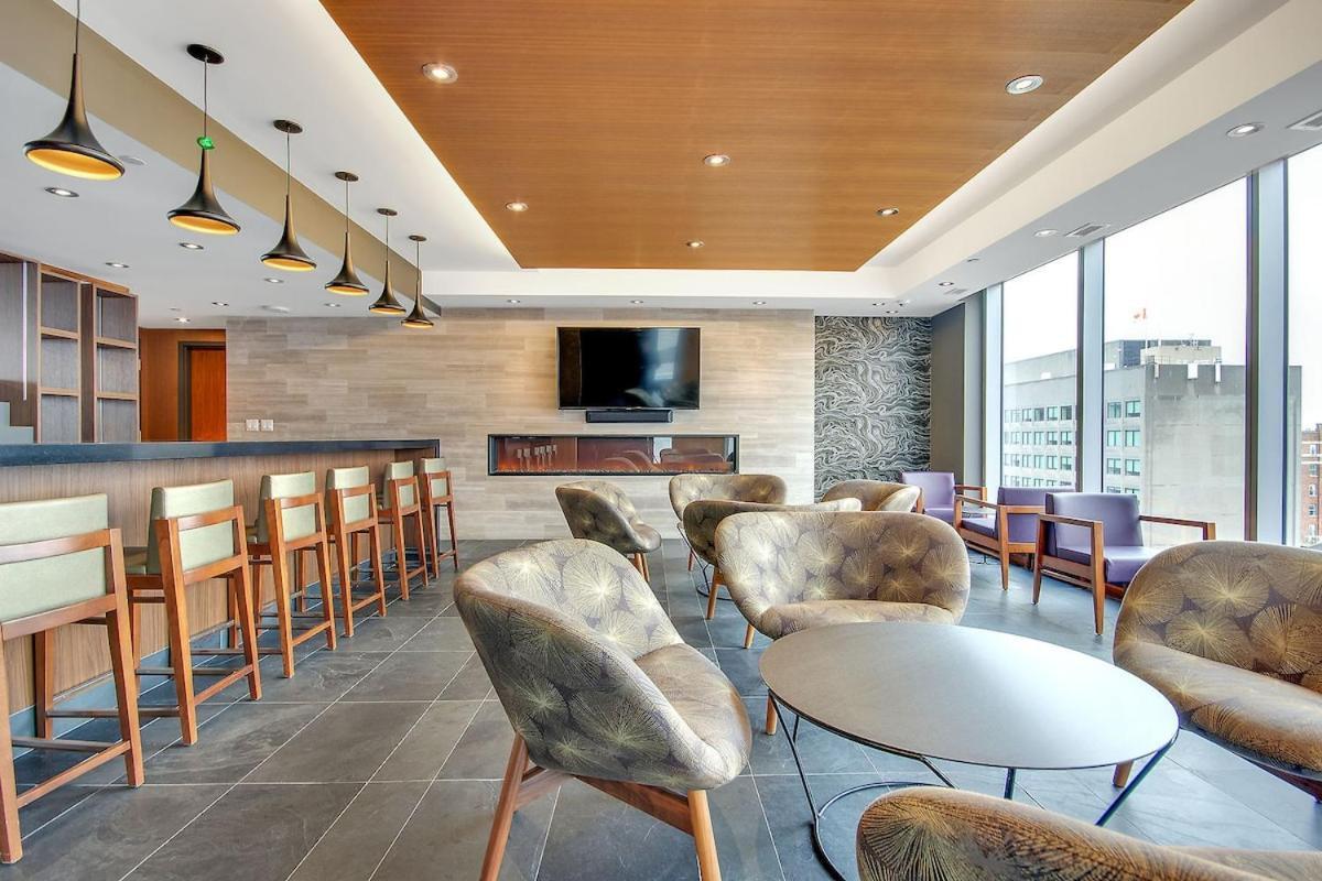 Luxury 1- Bedroom Steps From Parliament Hill