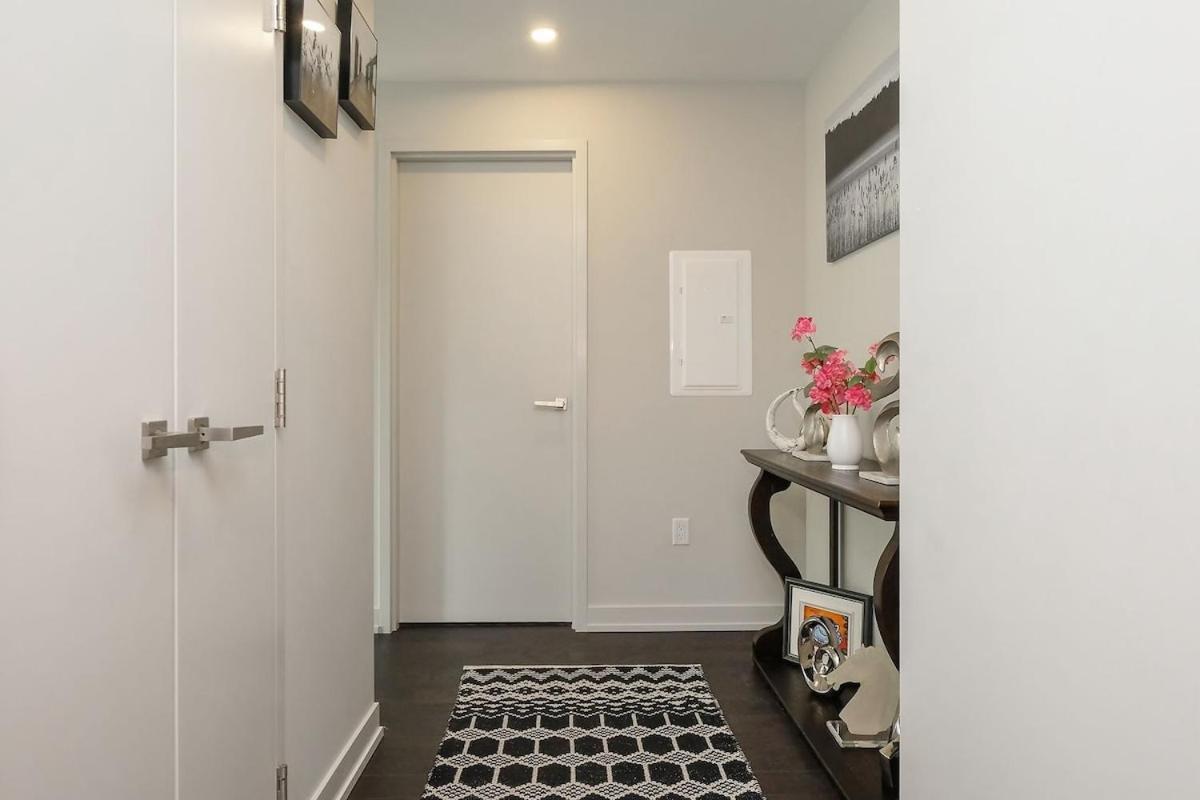 Luxury 1- Bedroom Steps From Parliament Hill
