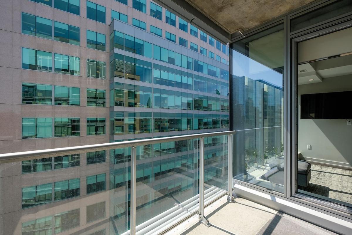 Apartment Luxury 1- Bedroom Steps From Parliament Hill