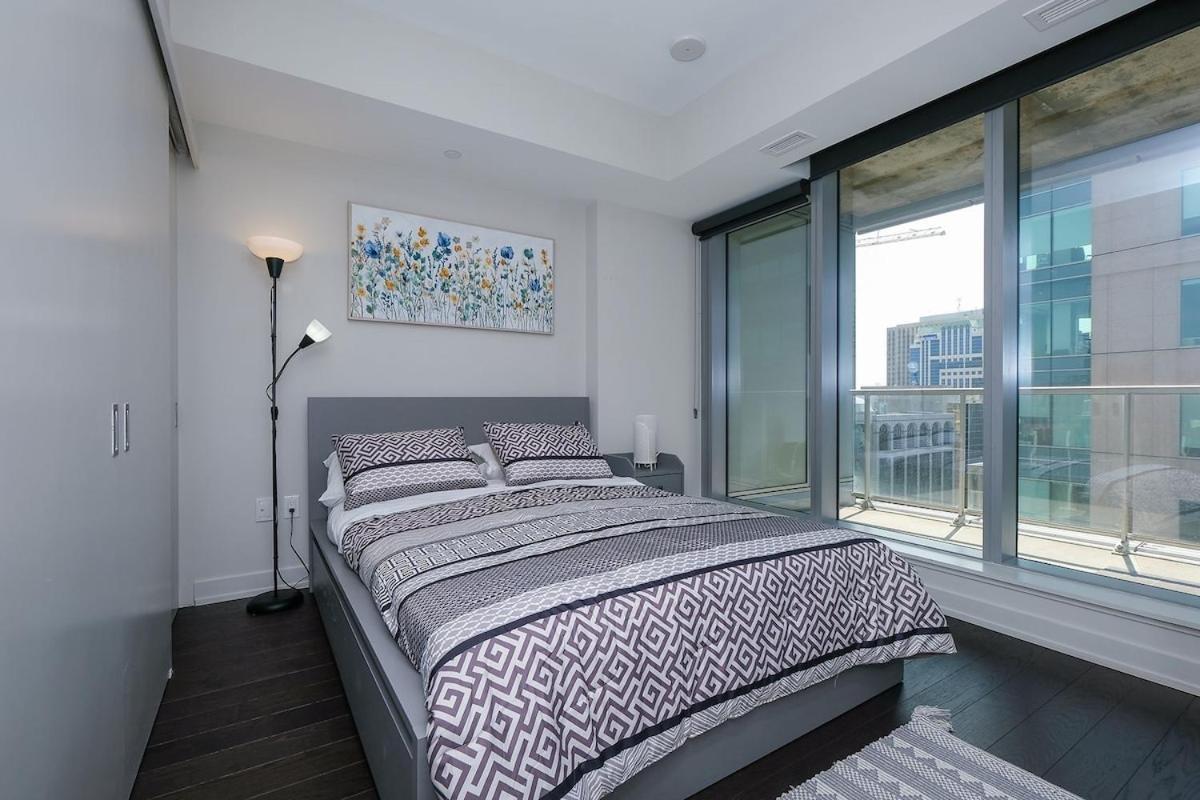 Luxury 1- Bedroom Steps From Parliament Hill *