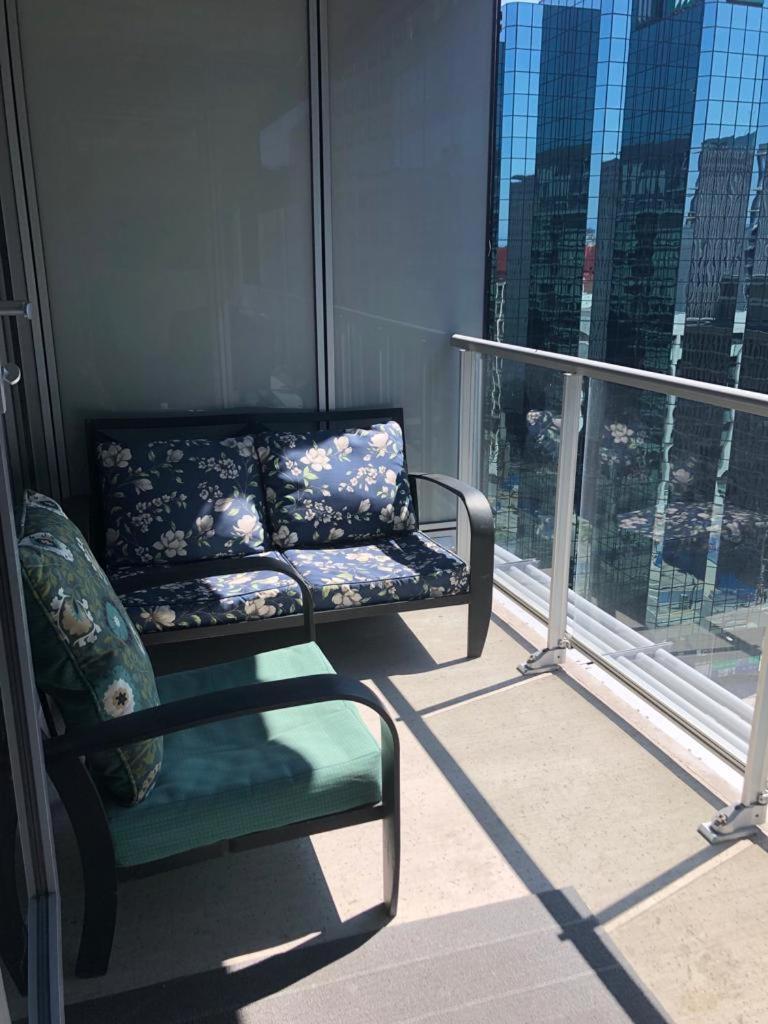 Apartment Luxury 1- Bedroom Steps From Parliament Hill *