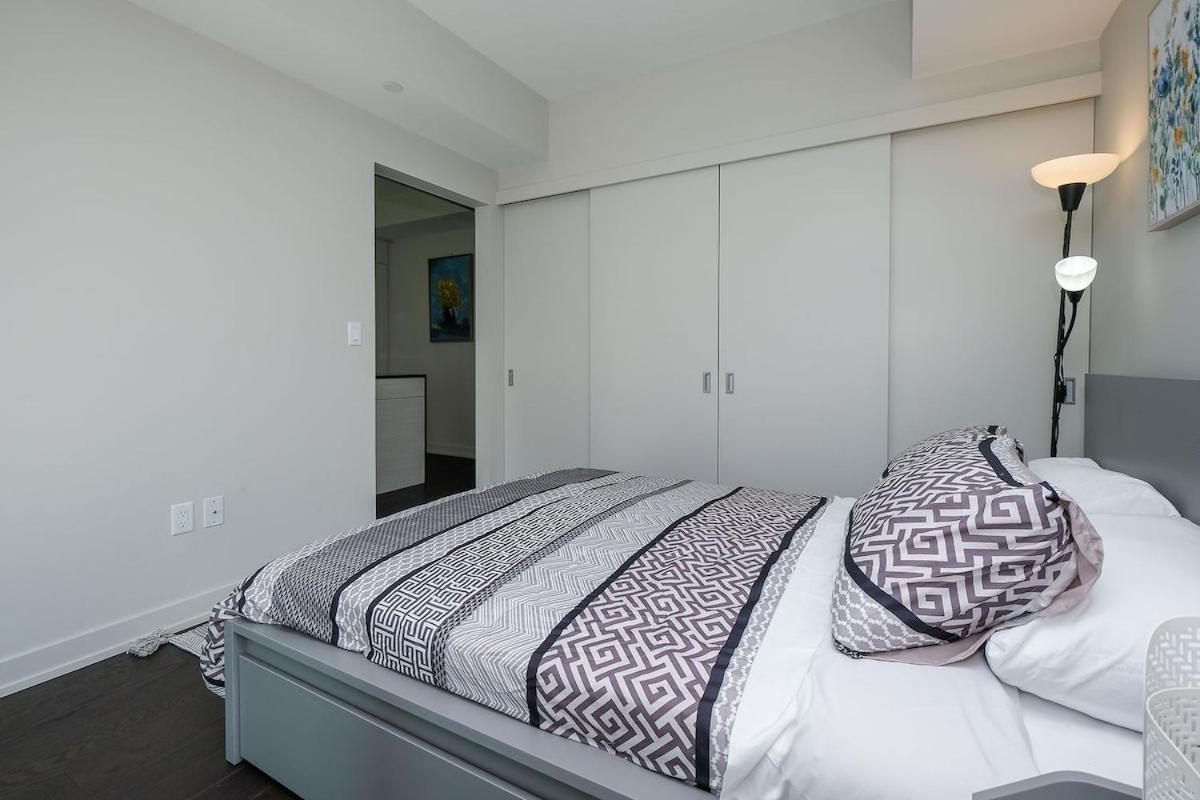 Apartment Luxury 1- Bedroom Steps From Parliament Hill