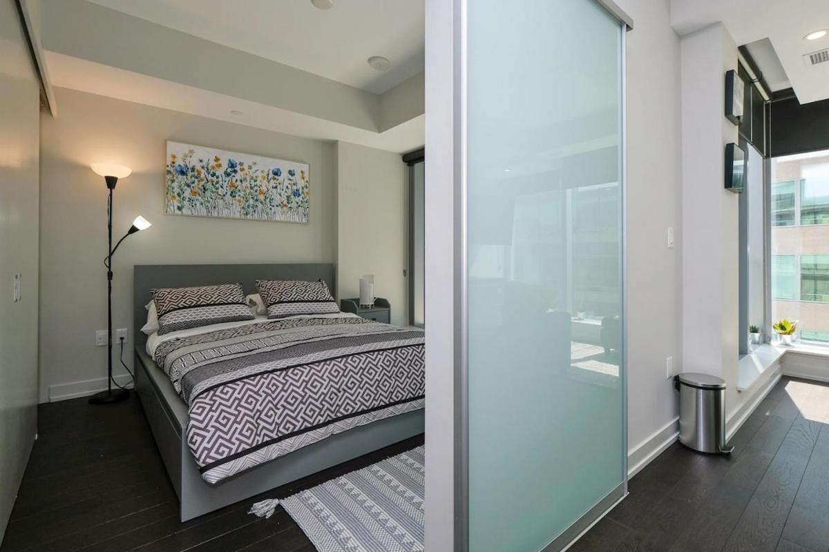 Luxury 1- Bedroom Steps From Parliament Hill Apartment Ottawa