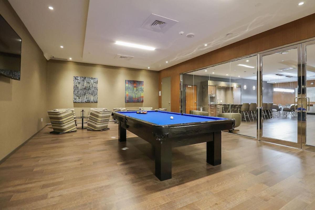 Luxury 1- Bedroom Steps From Parliament Hill *