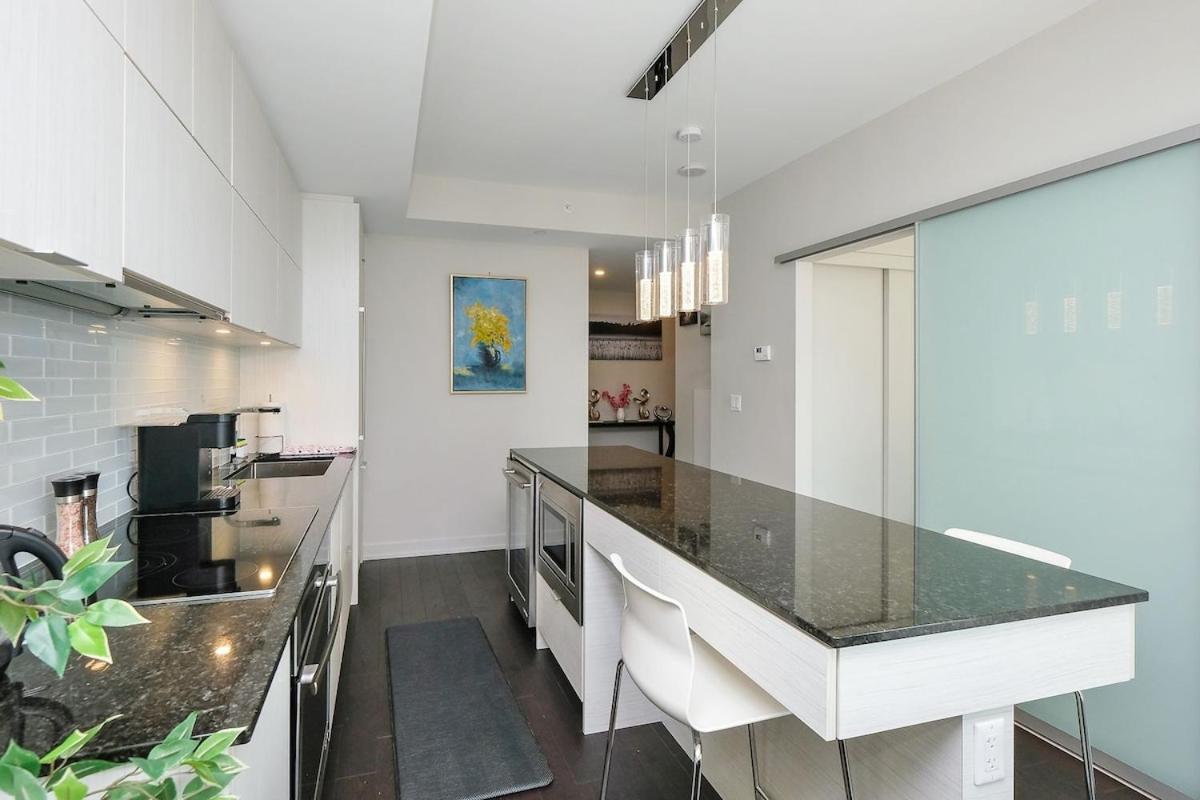 Luxury 1- Bedroom Steps From Parliament Hill