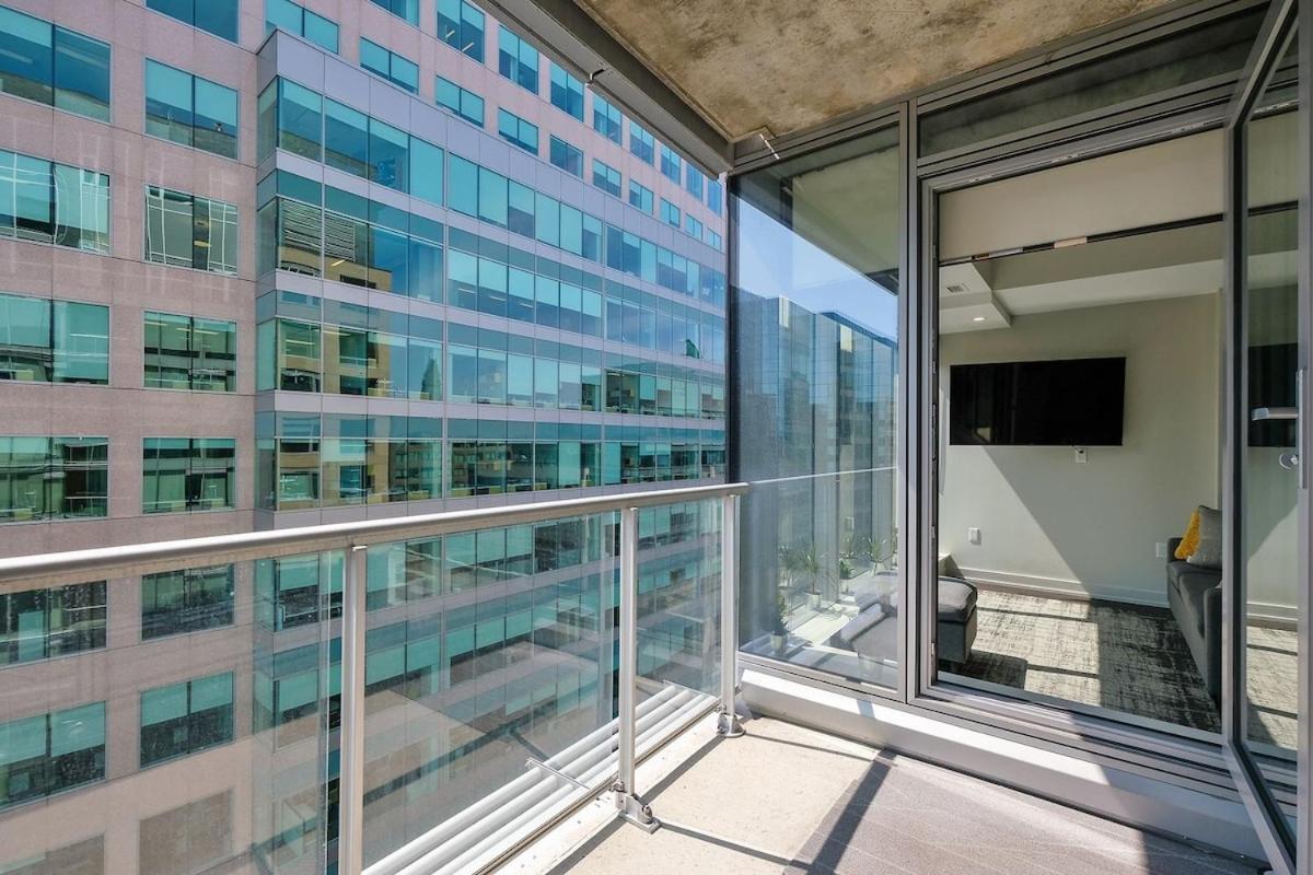 Luxury 1- Bedroom Steps From Parliament Hill Apartment *