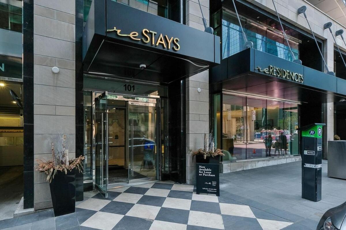 Luxury 1- Bedroom Steps From Parliament Hill Apartment