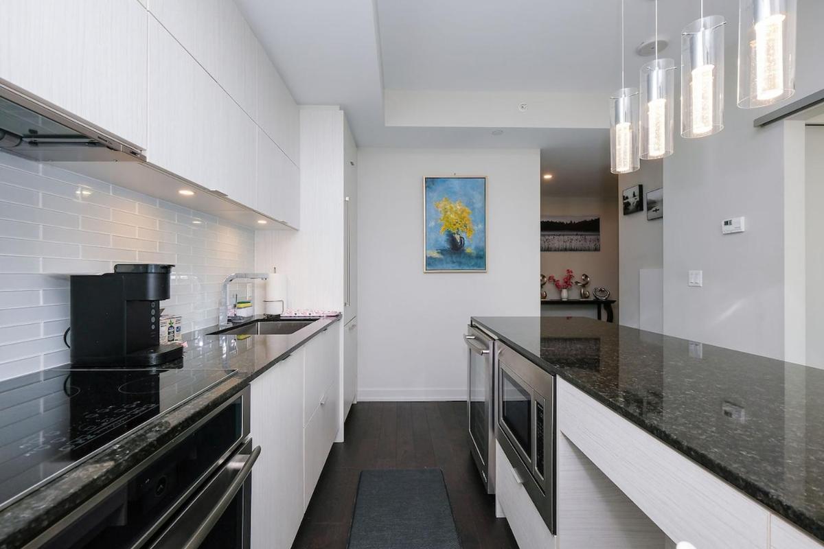 Apartment Luxury 1- Bedroom Steps From Parliament Hill Ottawa