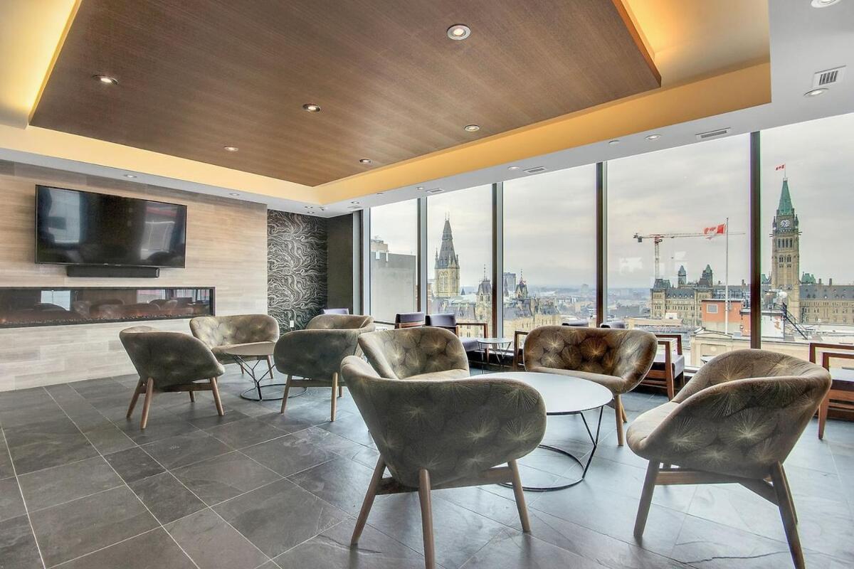 Apartment Luxury 1- Bedroom Steps From Parliament Hill