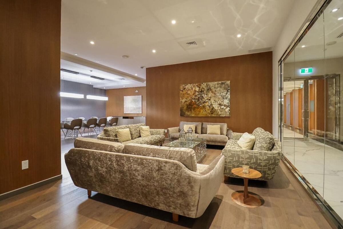 Luxury 1- Bedroom Steps From Parliament Hill Apartment Ottawa