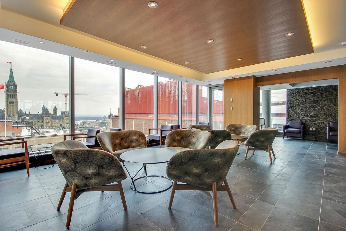 Luxury 1- Bedroom Steps From Parliament Hill Apartment Ottawa